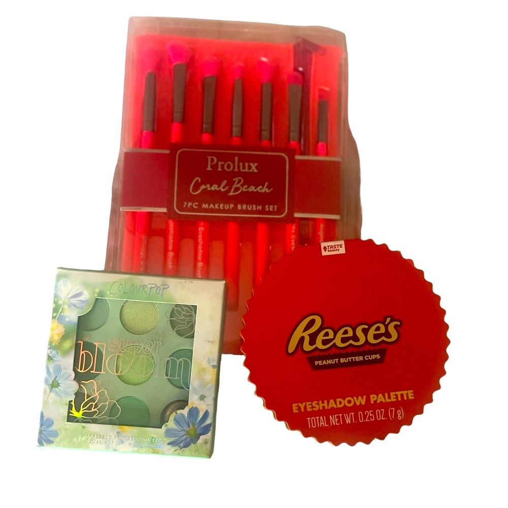 Make up Bundle: Brushes, eye shadows NIB